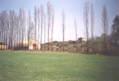 Pohled na hřbet s domkem s komorou AFU